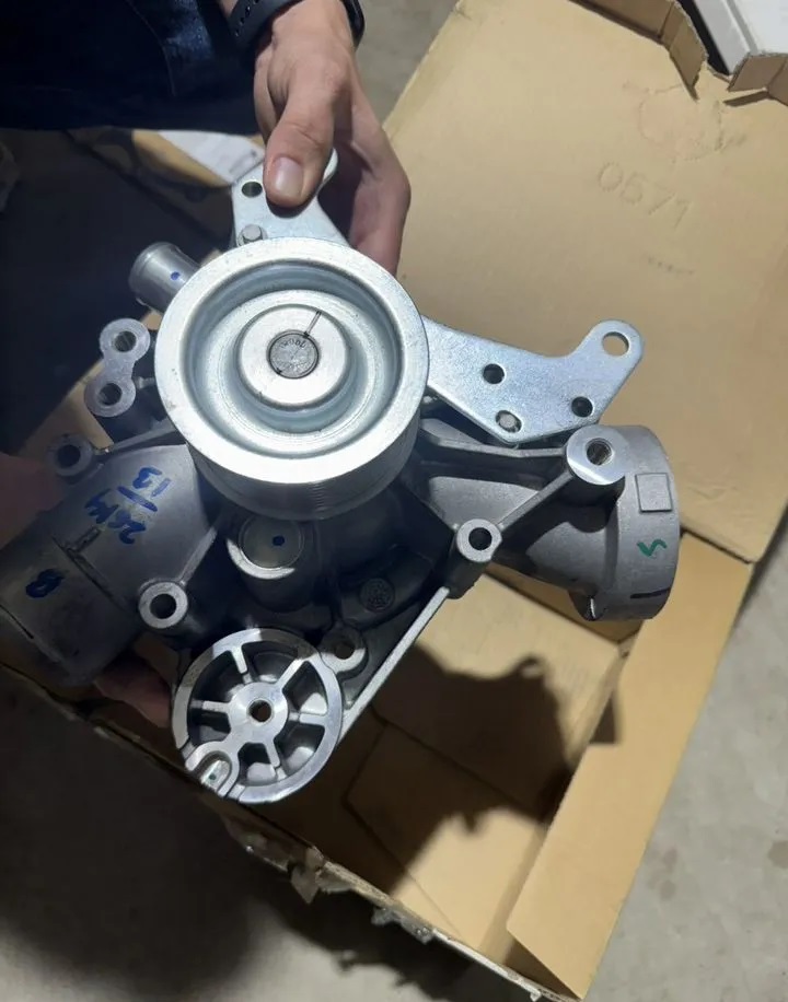 Водяной насос (помпа для дизельного двигателя) Deutz 04906170