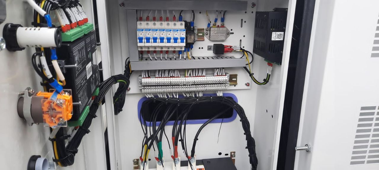 Дизельный генератор Zammer AD-30-Т400 в кожухе со встроенным АВР